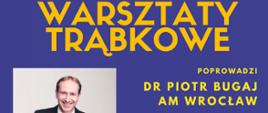 Na plakacie znajdują się w kolorze żółtym oraz grafiki trąbek również w kolorze żółtym . Na plakacie widnienie zdjęcie muzyka orkiestry w czarnym fraku, który trzyma w ręce srebrną trąbkę.