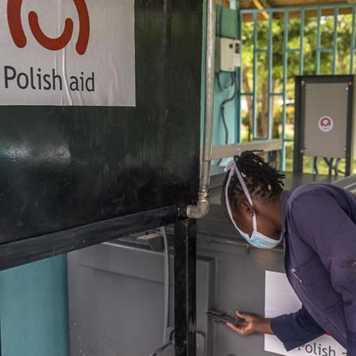 Polska pomoc 2020: ekologiczna spalarnia śmieci dla szpitala Sultan Hamud Subcounty Hospital w hrabstwie Makueni w Kenii