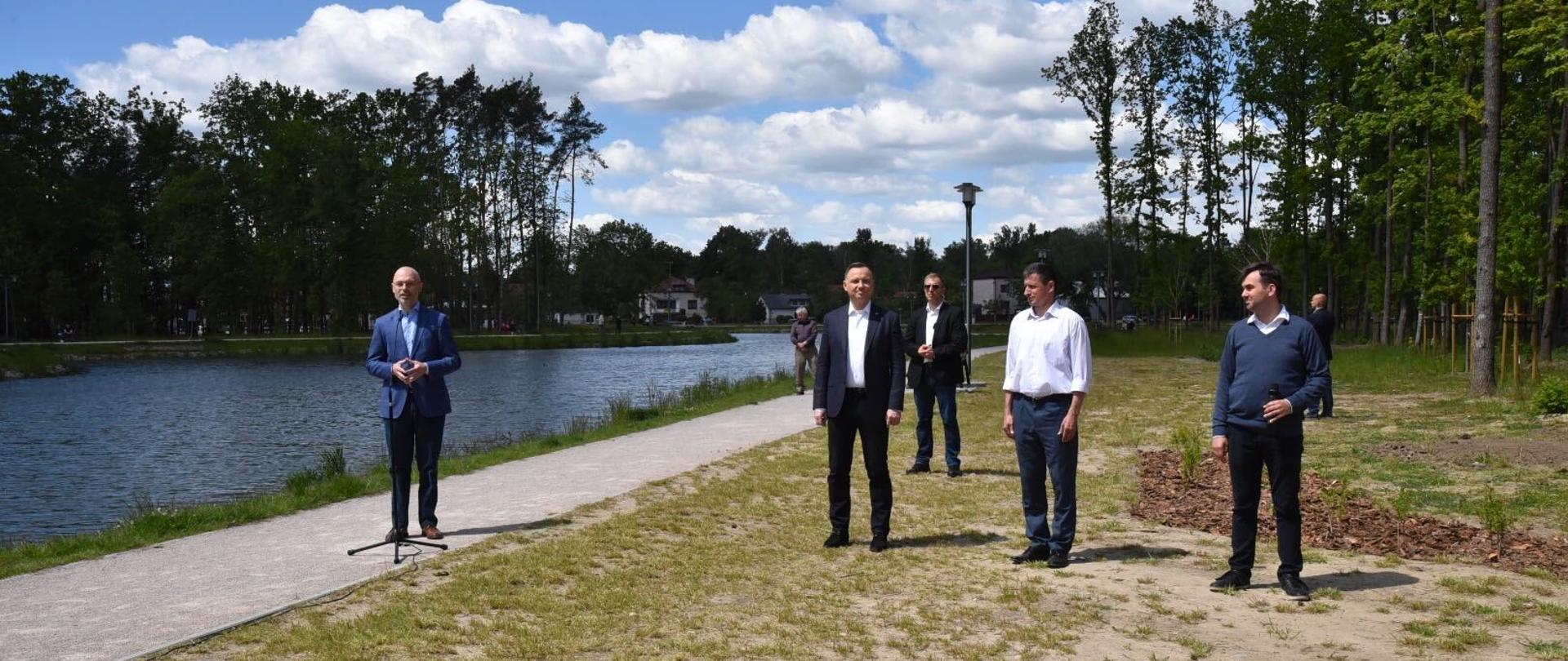 Minister klimatu Michał Kurtyka i prezydent RP Andrzej Duda w Sulejówku na konferencji dot. programu "Moja Woda"