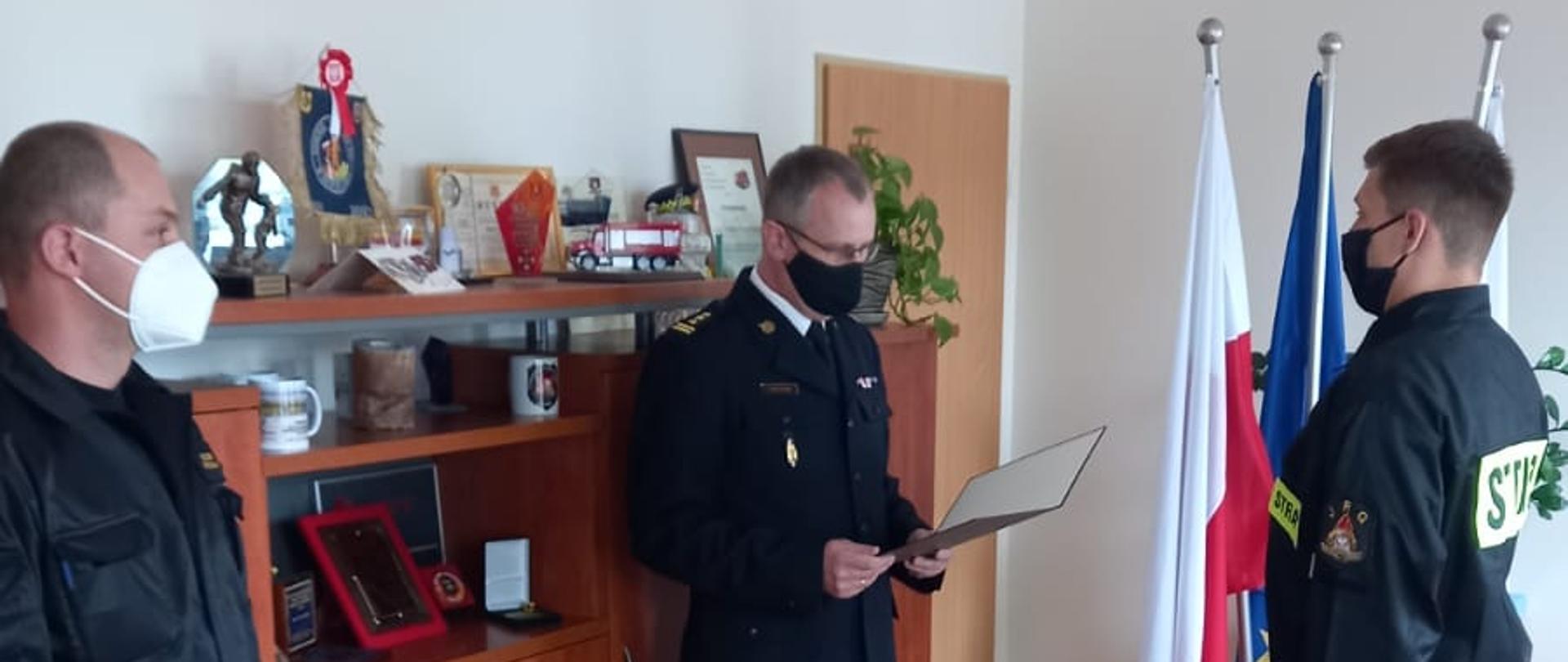 Uroczyste ślubowanie strażaka Adriana Makowieckiego