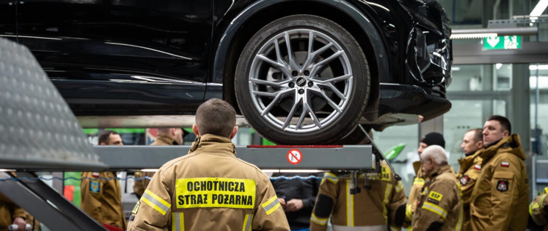 Szkolenie w zakresie postępowania ratowniczego podczas zdarzeń z udziałem pojazdów elektrycznych i hybrydowych. 