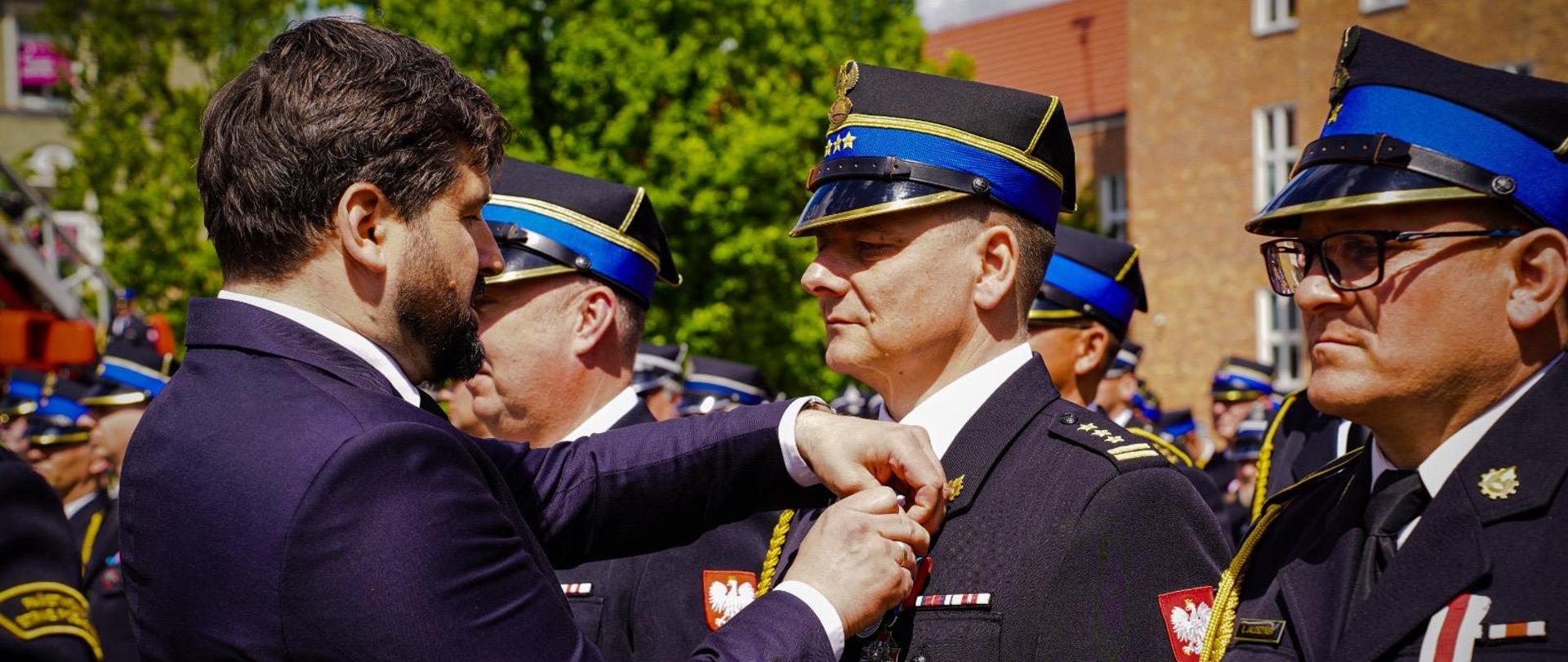 Wyróżnienia i awanse podczas Wojewódzkich Obchodów Dnia Strażaka w Pile