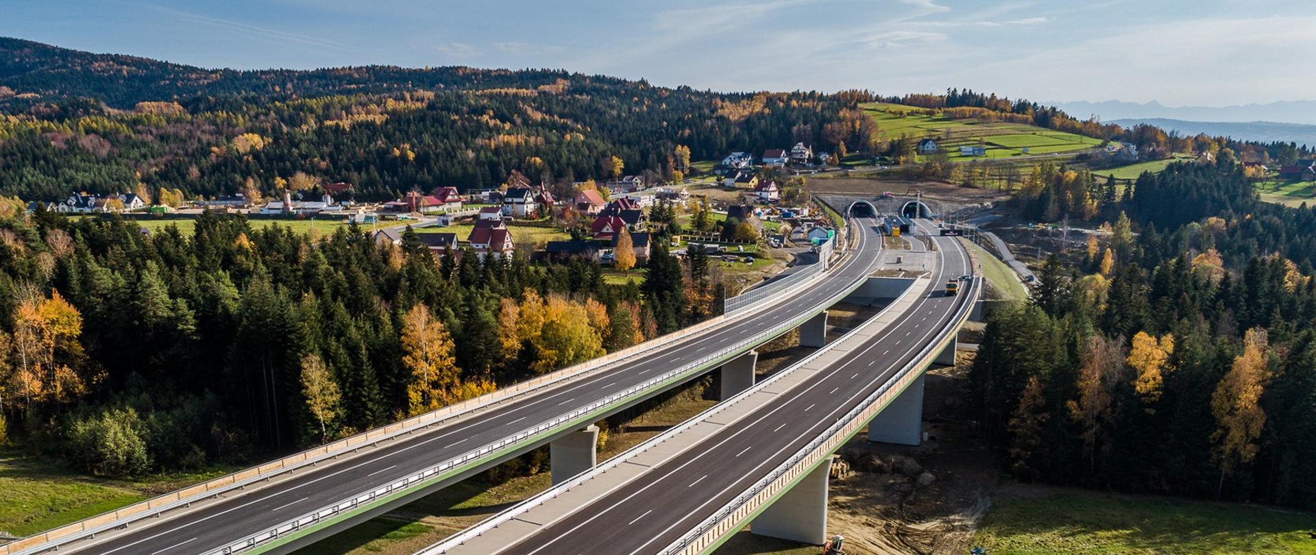 Rok 2022 - widok portalu północnego oraz wiaduktu