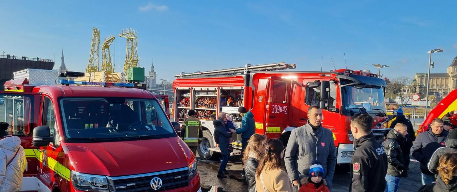 Dwa samochody ratwoniczo-gaśnicze OSP Szczecin Śmierdnica