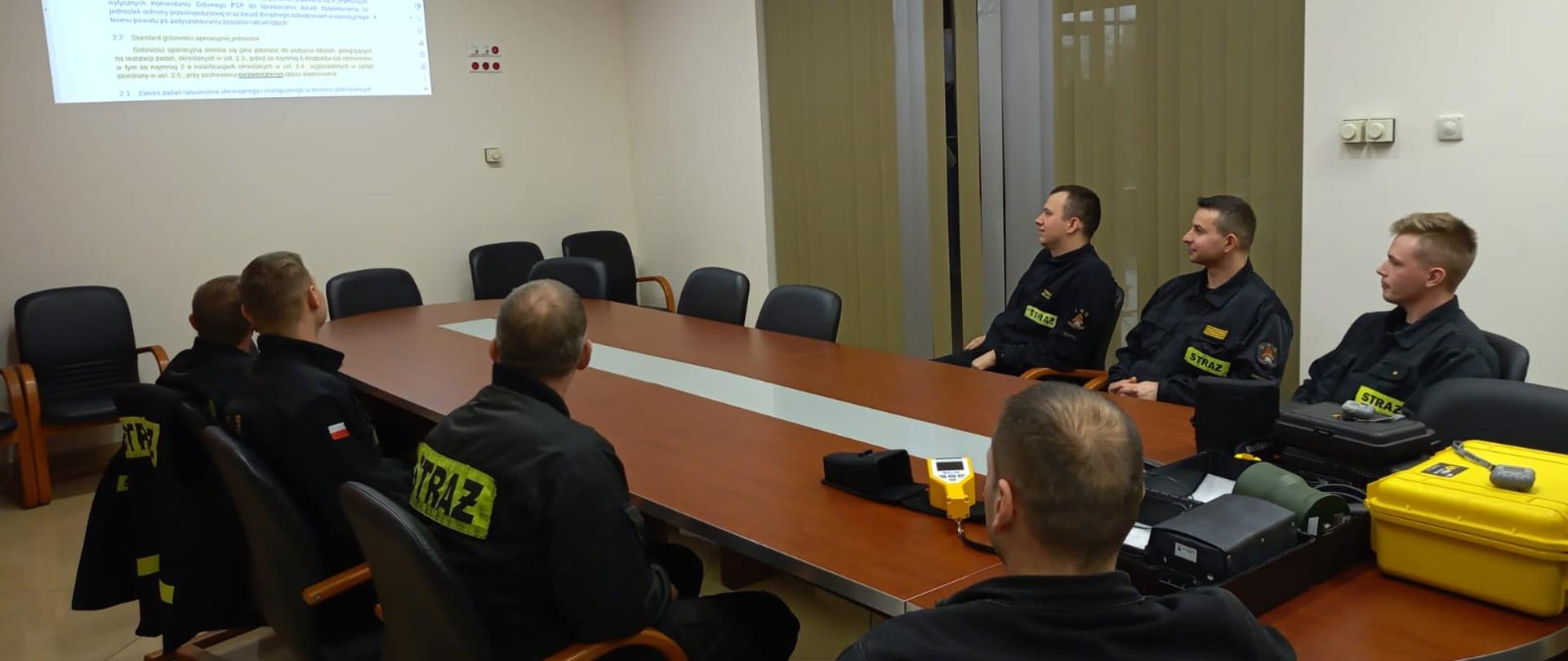 Na zdjęciu widać uczestników szkolenia podczas zajęć.