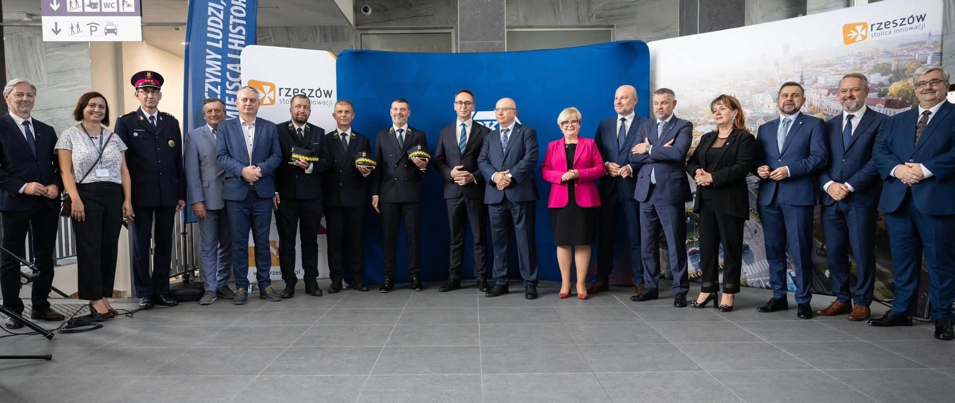 PKP S.A., w obecności ministra infrastruktury Dariusza Klimczaka, oddało do użytku zmodernizowany dworzec kolejowy Rzeszów Główn