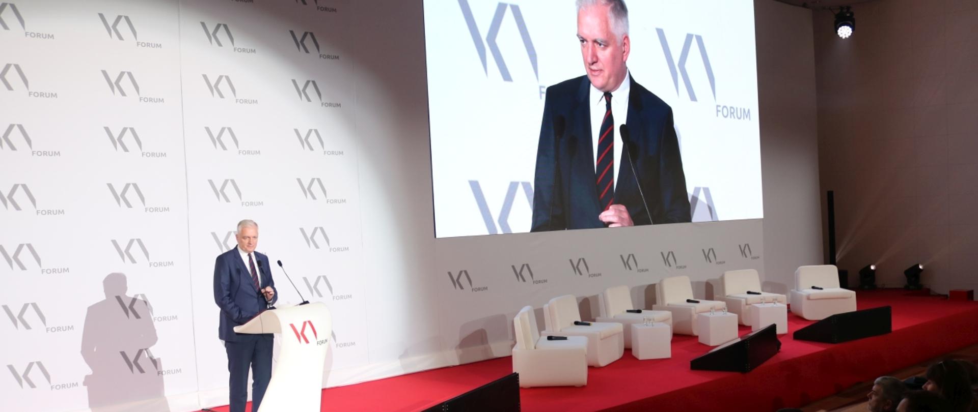 Minister Gowin przemawia na NKN Forum.