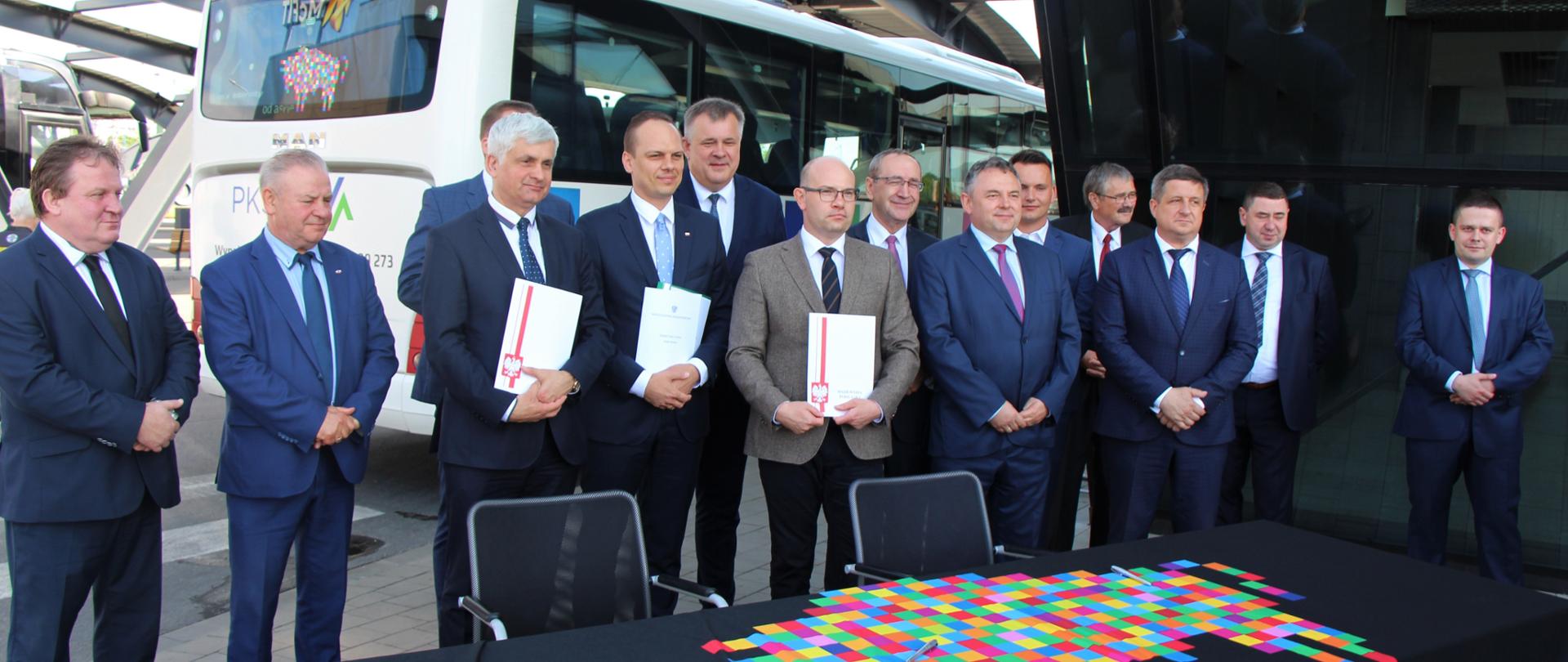 Podpisanie umowy w ramach Funduszu Rozwoju Przewozów Autobusowych z Województwem Podlaskim