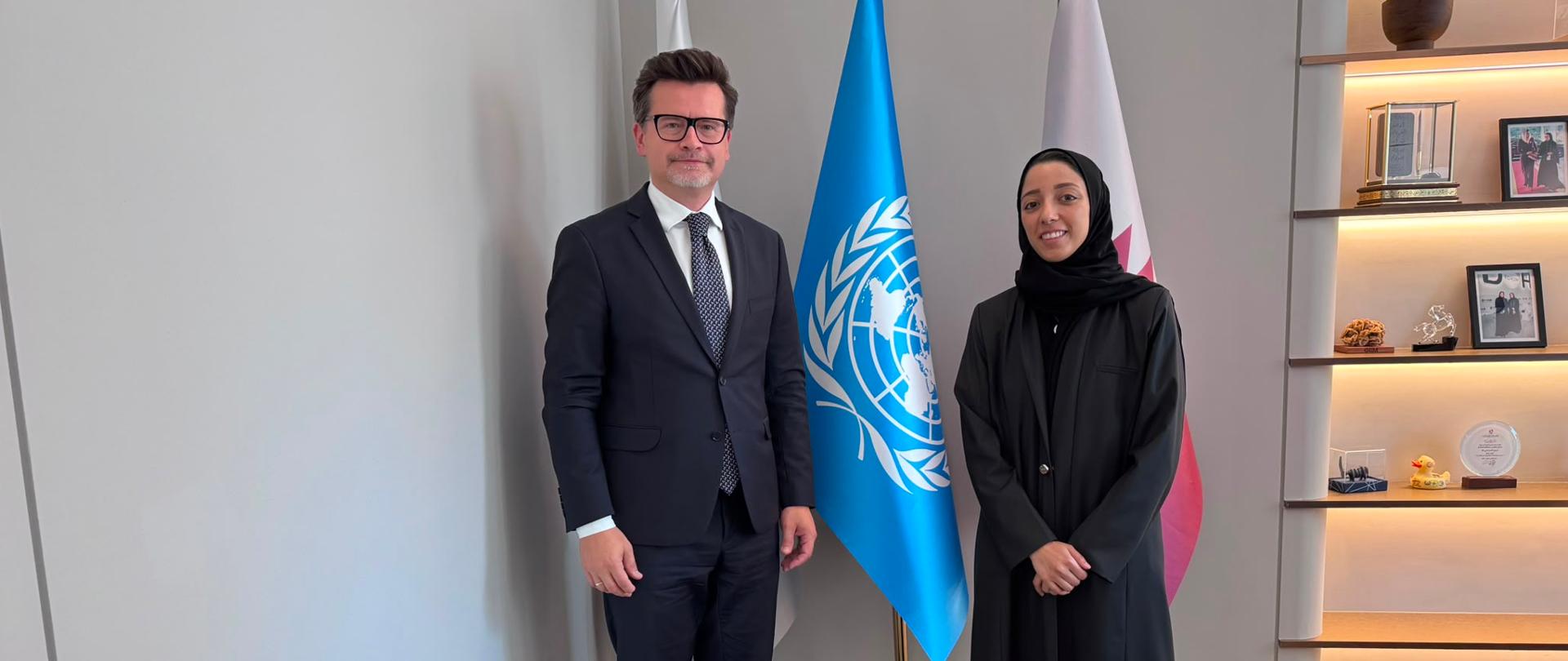 Ambasador RP Tomasz Sadziński z Mahą Al Kuwari, dyrektor generalną Doha Forum 
