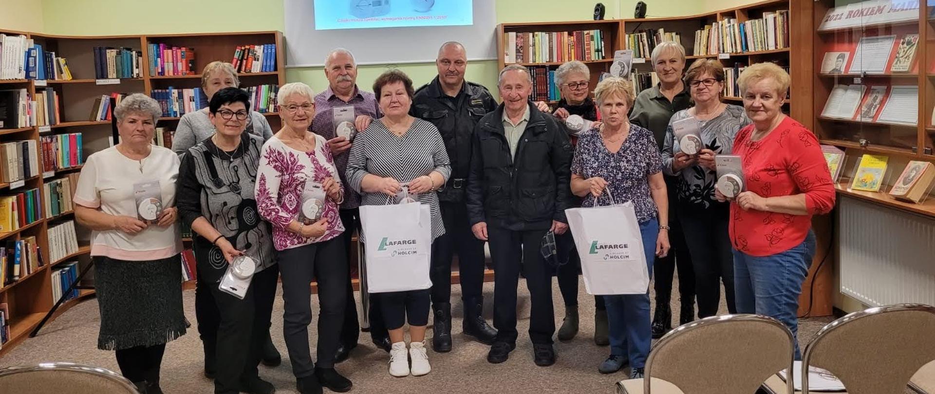 zdjęcie przedstawia uczestników spotkania związanego z promowaniem akcji „Czujka na straży Twojego bezpieczeństwa!”, 