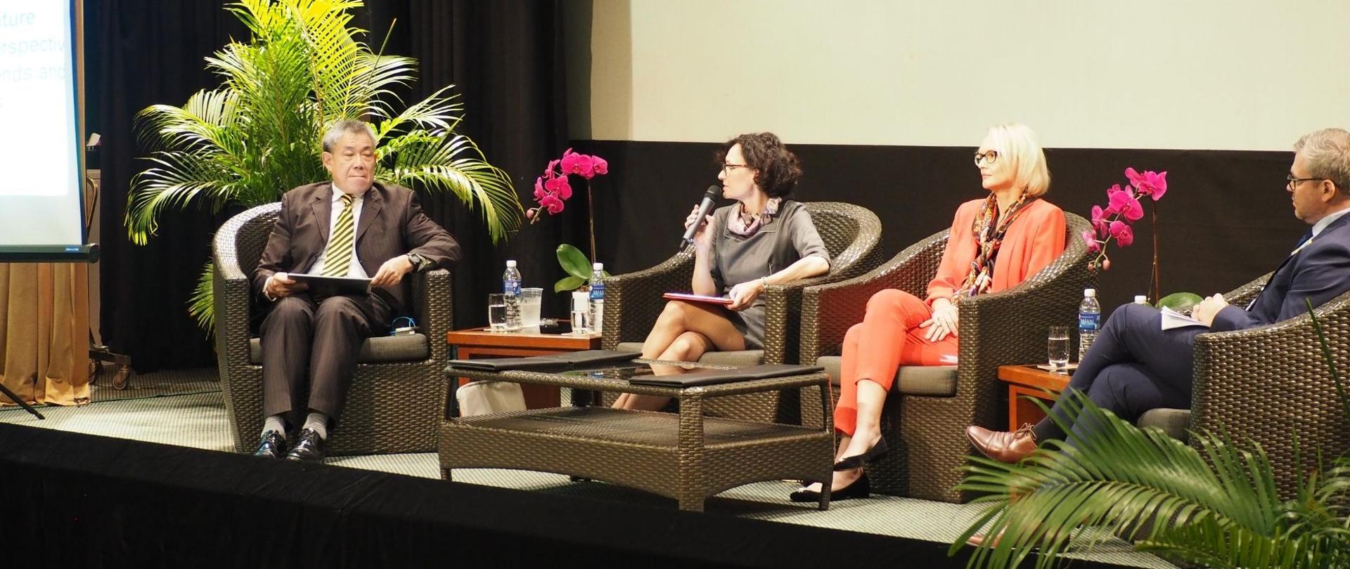 Panel discussion during “Europe’s Past, Present and Future" meeting at Tanglin Club; from left Ambassador RP, Magdalena Bogdziewicz, Ukrainian Ambassador Kateryna Zelenko and Estonian Ambassador Priit Turk.