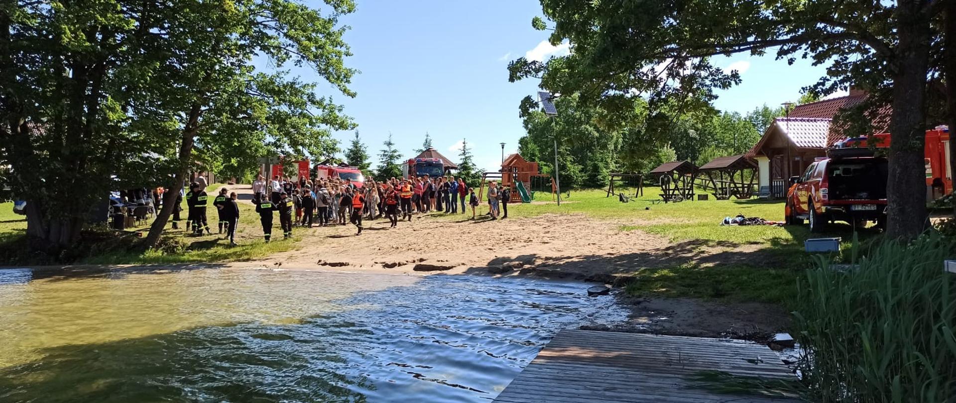 Bezpieczne Wakacje 2022 zorganizowane przez Państwową Straż Pożarną, Policję, Powiatową Stację Sanitarno-Epidemiologiczną, Straż Graniczną, na plaży gminnej jeziora Długie w Krasnopolu. 