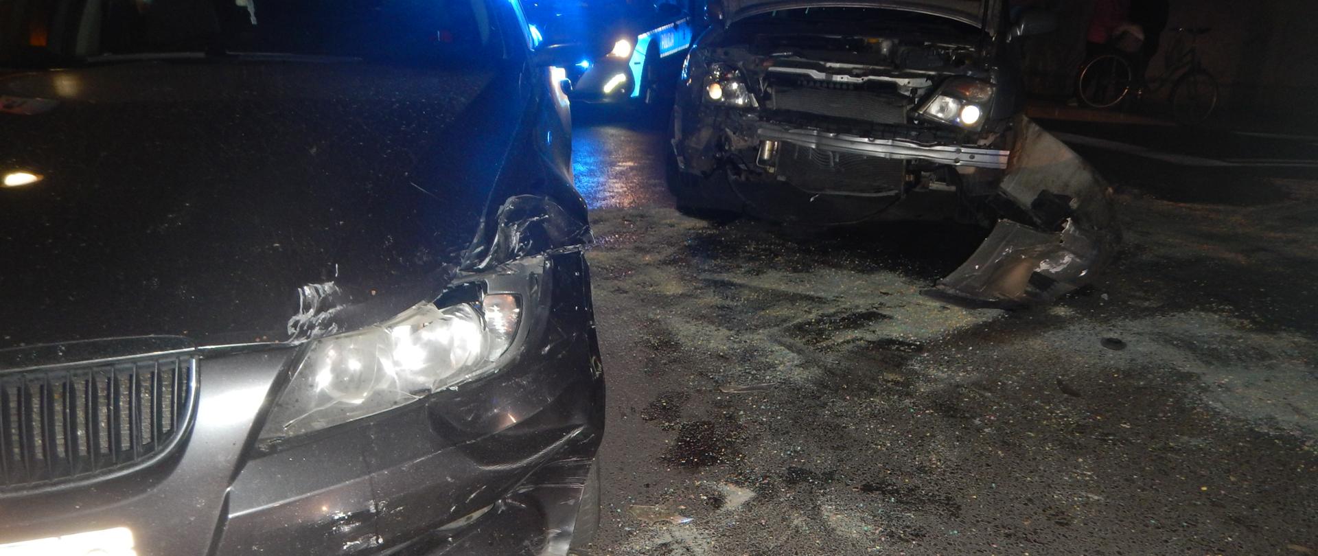 Zdjęcie przedstawia zderzenie samochodów osobowych w miejscowości Kłodawa