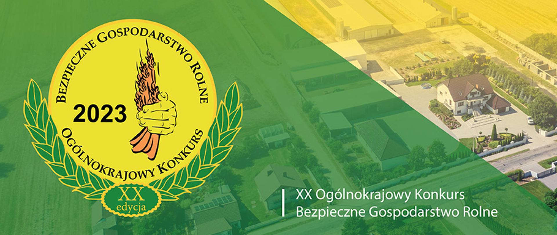 Żółta okrągła tarcza z kłosami na tle panoramy wsi z lotu ptaka