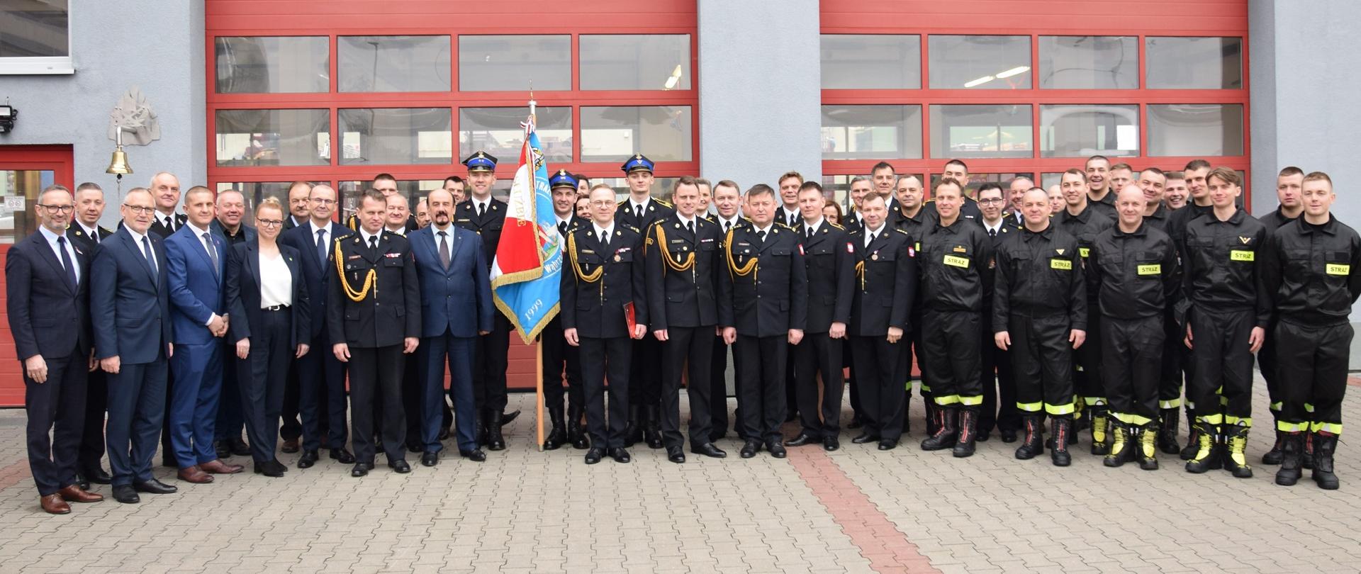 Uroczysta zbiórka z okazji przejścia na zaopatrzenie emerytalne Zastępcy Komendanta Powiatowego PSP w Wąbrzeźnie st.bryg. Cezarego Maćczaka oraz powierzenie pełnienia obowiązków Zastępcy Komendanta Powiatowego PSP w Wąbrzeźnie bryg. Piotrowi Rogowskiemu. 