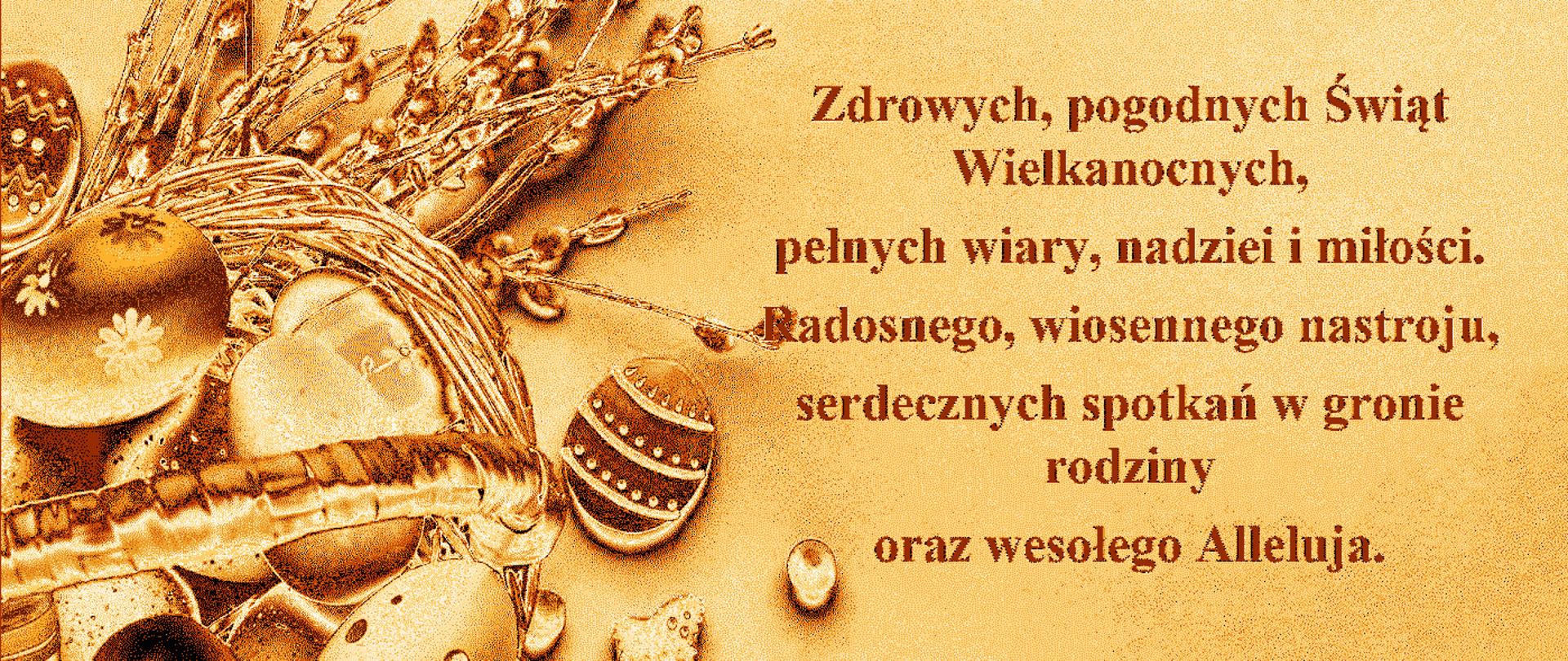 Na zdjęciu znajdują się pisanki, koszyk i palmy