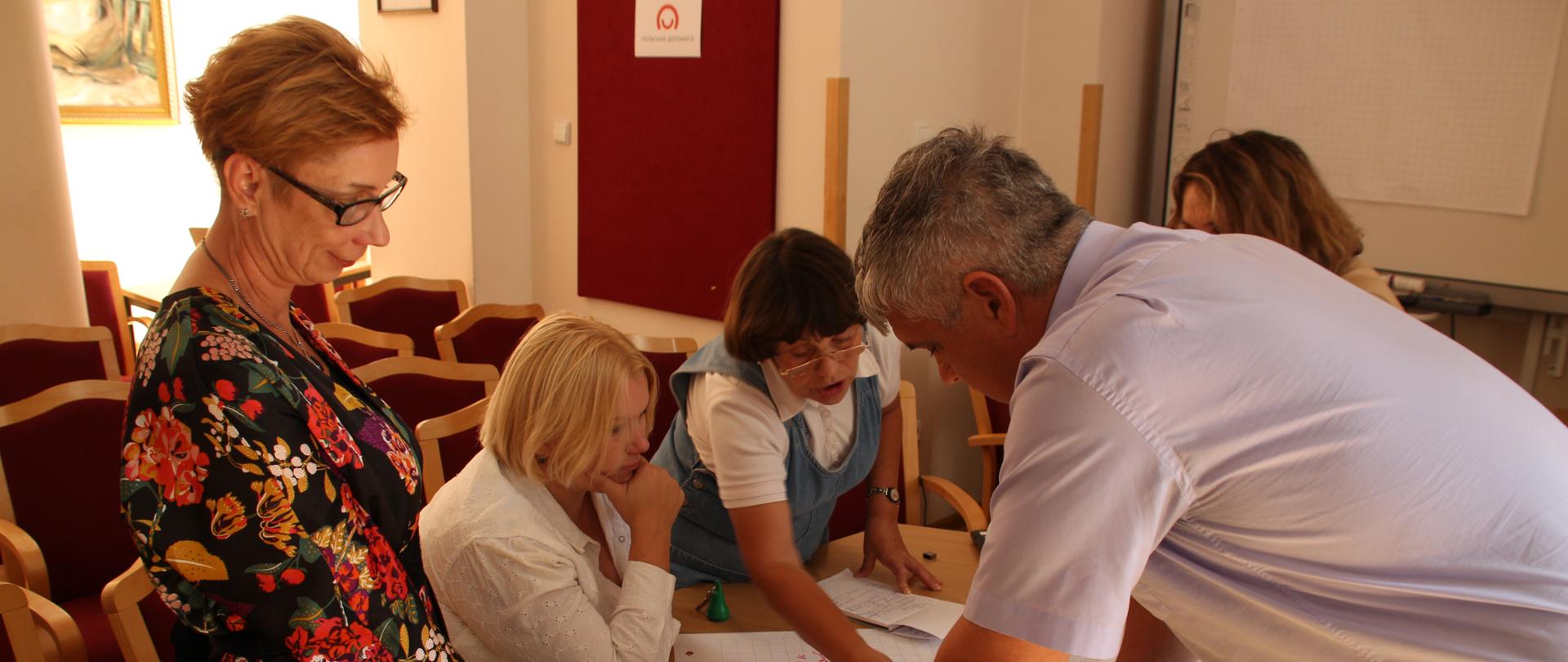 trwa szkolenie osób odpowiedzialnych za przekazanie wiedzy o sposobach przygotowania podstawy programowej dla szkół