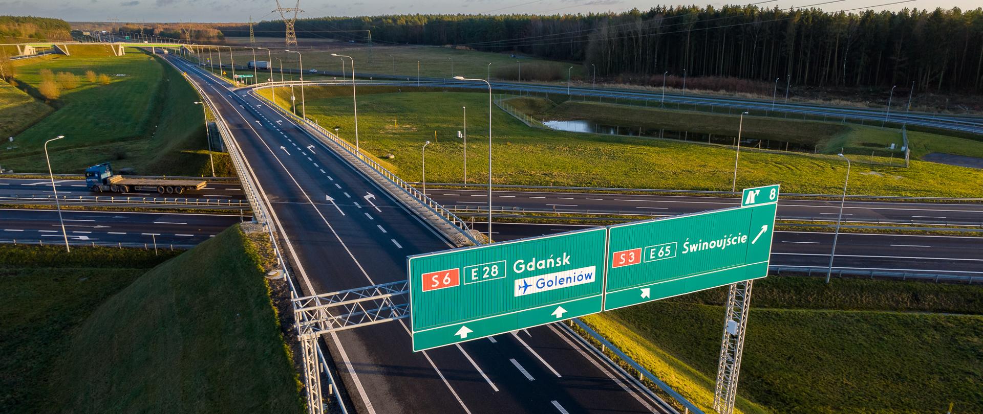 S3 węzeł Goleniów Północ na skrzyżowaniu z S6. Na zdjęciu jedna z łącznic, która przebiega nad drogą ekspresową łącząc węzłem trasę główną.