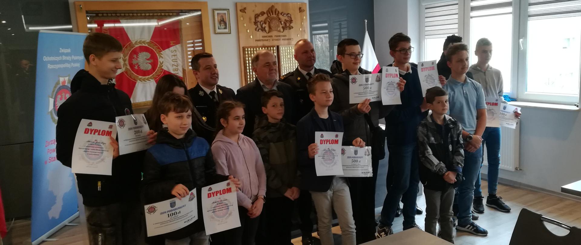 Uczestnicy Eliminacji Powiatowych Ogólnopolskiego Turnieju Wiedzy Pożarniczej w Stalowej Woli „Młodzież Zapobiega Pożarom”