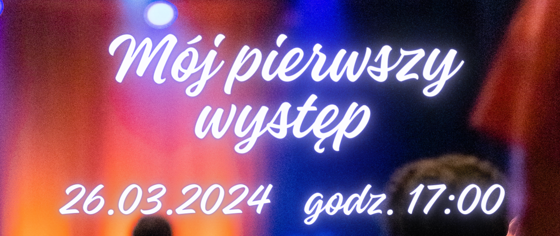 Plakat przedstawia zapowiedź koncertu w tle sala koncertowa na pierwszym planie uczennica mała dziewczynka która unosi rękę wśród publiczności na dole napis gdzie się odbywa koncert na górze tytuł koncertu a na środku napis zapraszający uczniów i wszystkie osoby zainteresowane