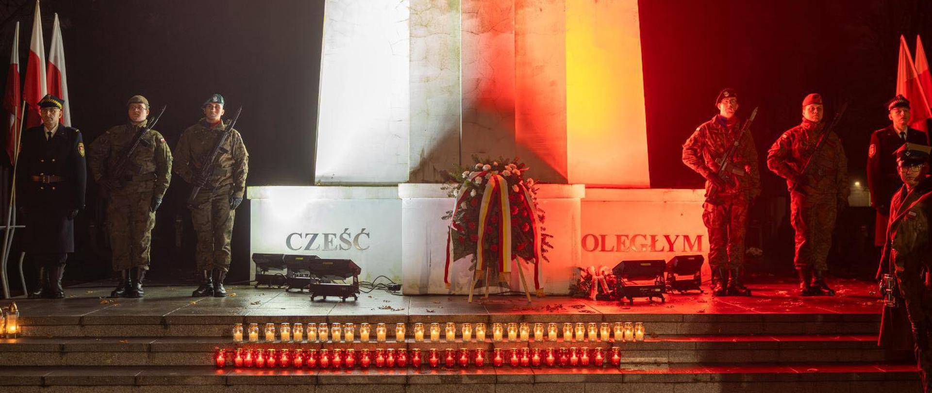 Obok oficjalnych uroczystości na Rynku Kościuszki w centrum odbył się Bieg dla Niepodległej zorganizowany przez Fundacja Białystok Biega. 🏃🏃🏻‍♀️Przed południem pobiegły dzieci – zależnie od wieku na dystansach od 100 do 600 metrów, a po południu – dorośli, także całe rodziny. Wśród uczestników był Jacek Brzozowski Wojewoda Podlaski, który przebiegł symbolicznie 1918 metrów, jak i 10 km. Łącznie w wydarzeniu wzięło udział około 4 tysięcy biegaczy. 👏🏻