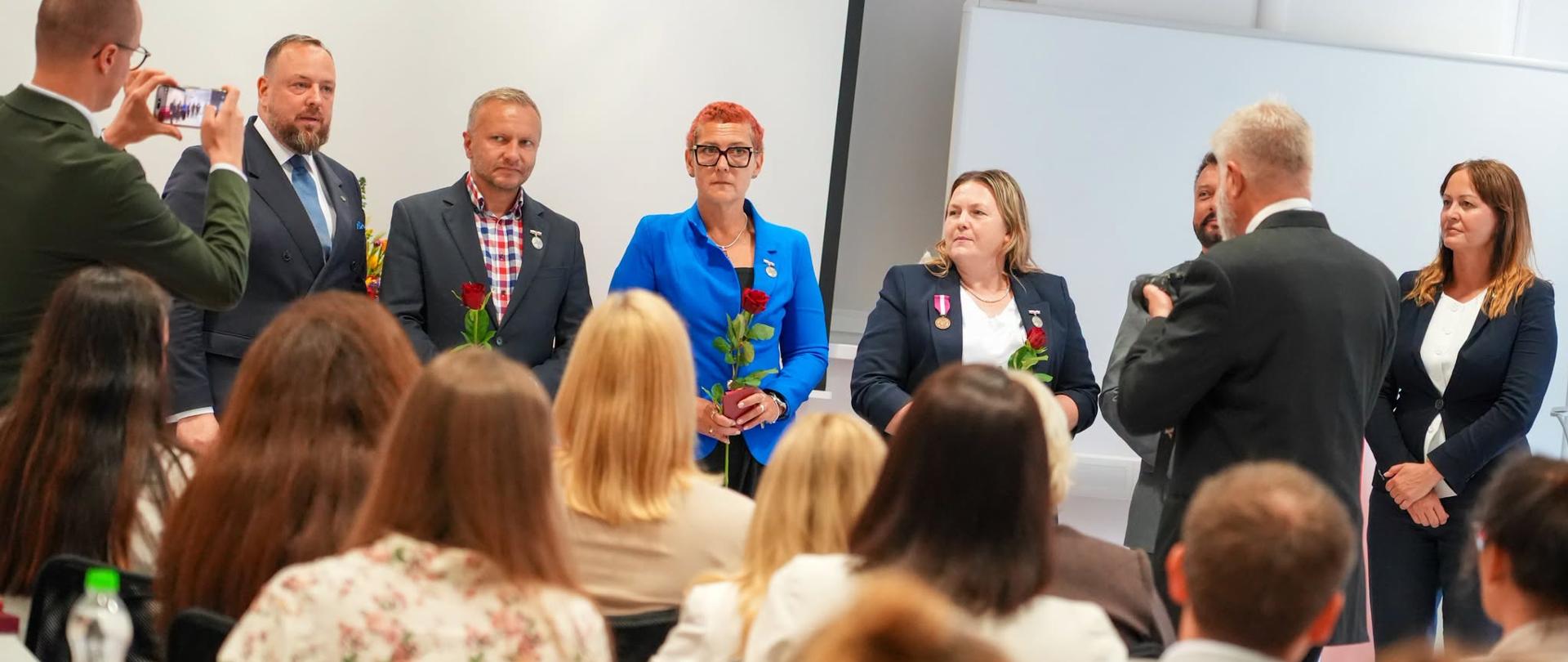 Pracownicy Inspekcji Weterynaryjnej z odznaczeniami państwowymi i resortowymi