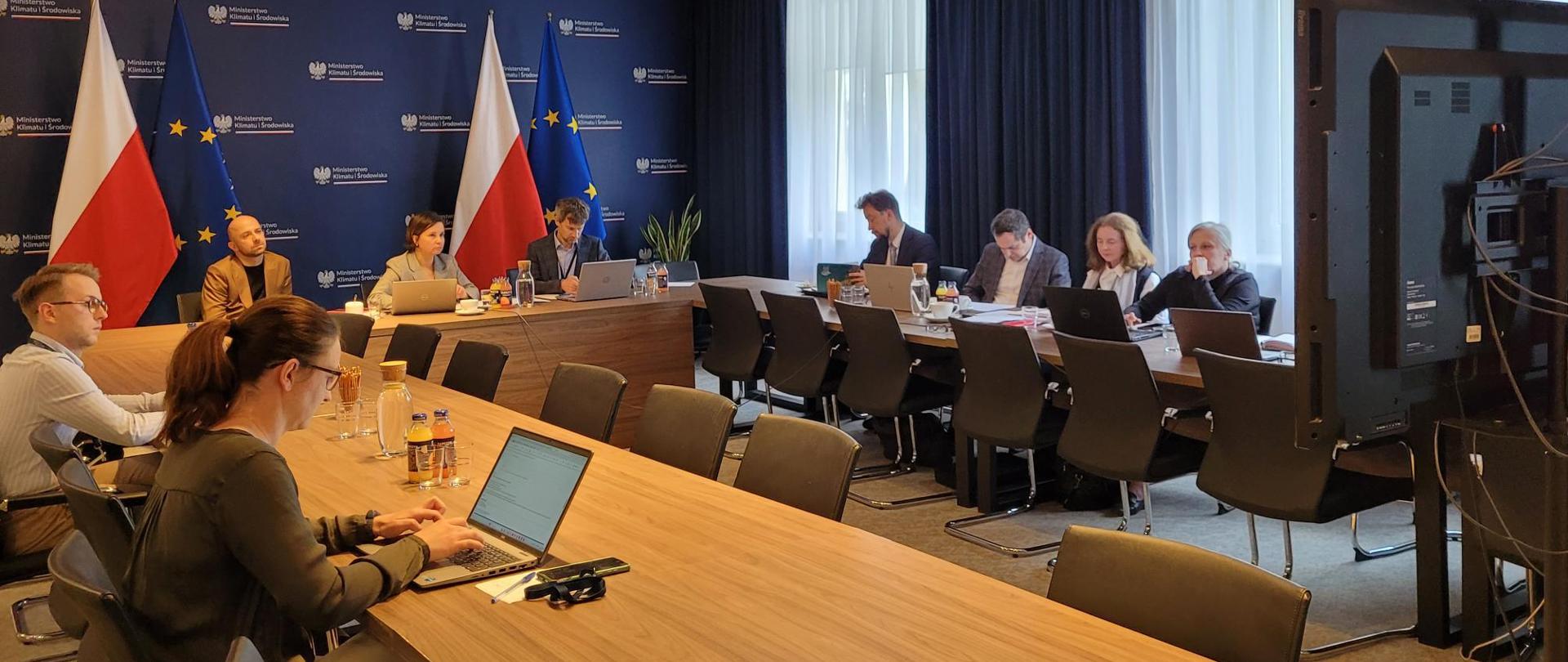 Zdjęcie z posiedzenia Zespołu Zarządzania Kryzysowego Ministerstwa Klimatu i Środowiska, które obyło się 14 maja 2024 r.