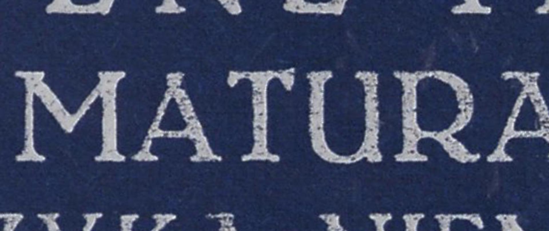 Na niebieskim tle napis MATURA