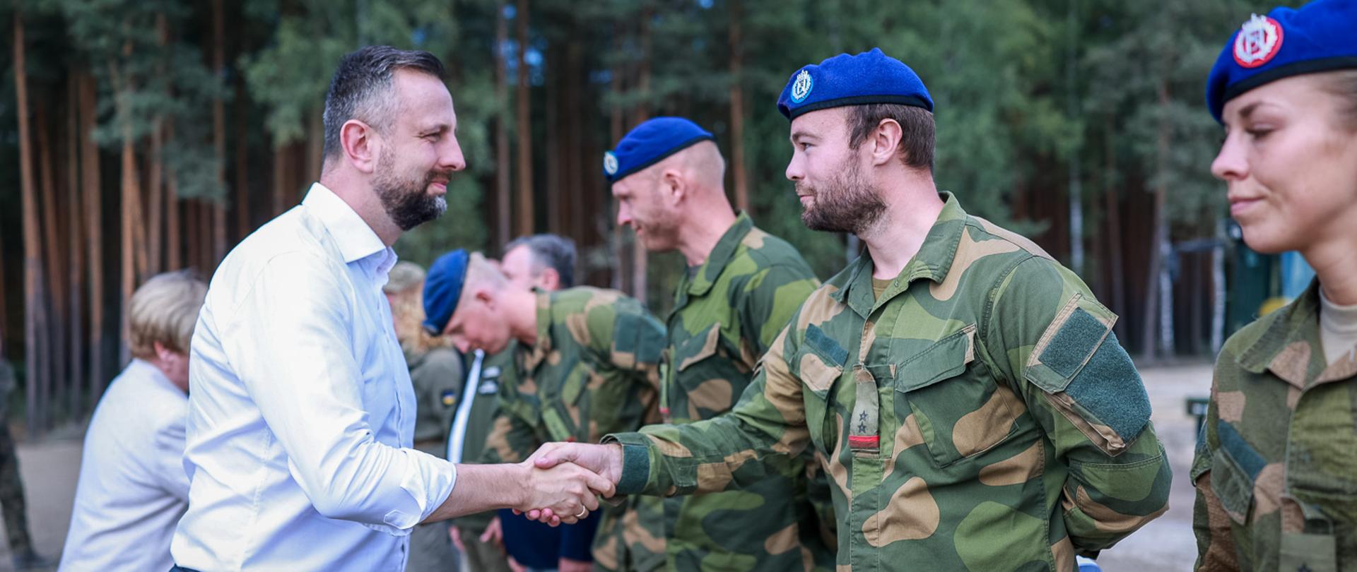 On 22 August, the minister of national defence has met with soldiers of the Polish Armed Forces and Norwegian troops currently present at the Nowa Dęba - Lipa training grounds.