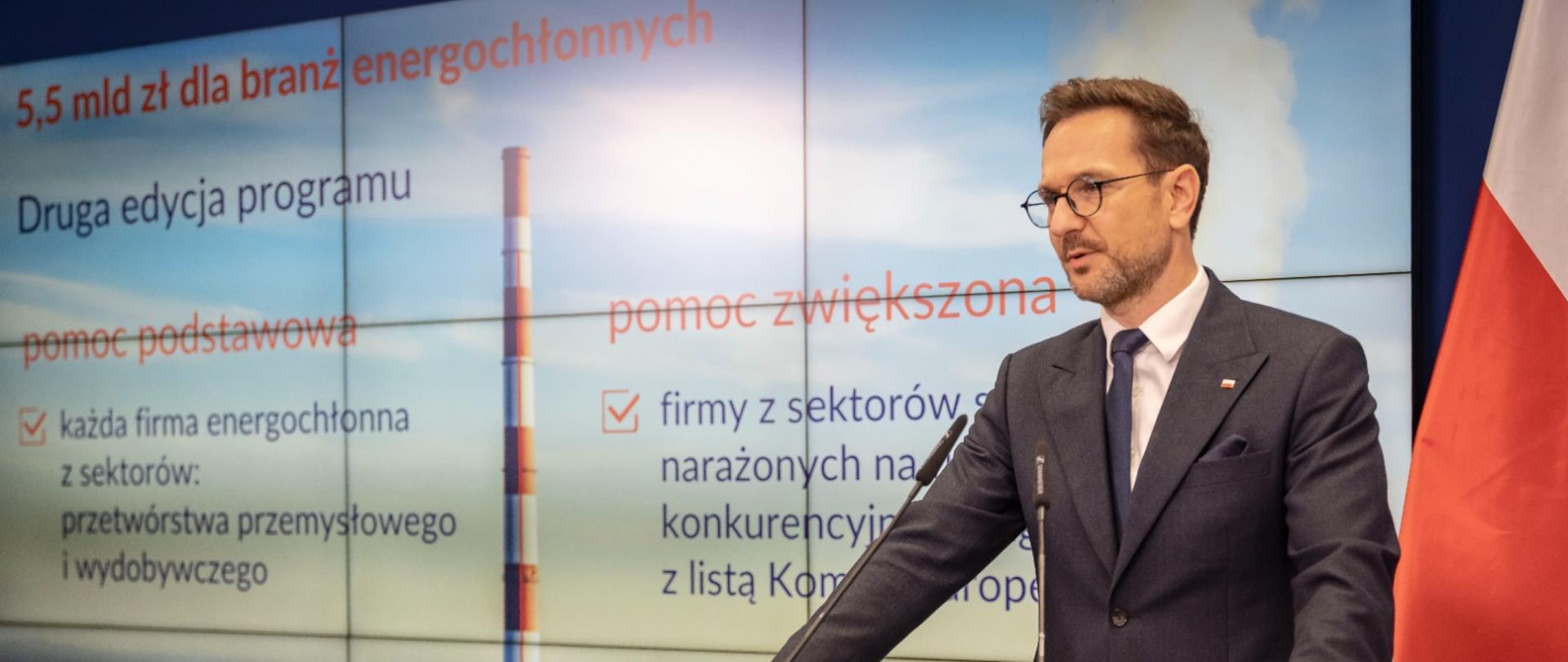 minister Waldemar Buda na konferencji prasowej w sprawie pomocy dla branż energochłonnych