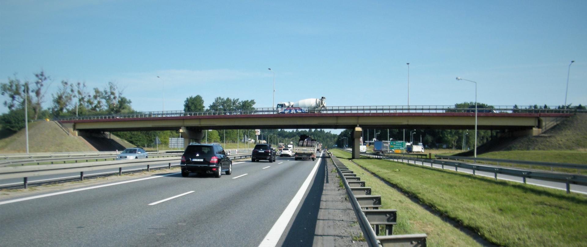 Wiadukt Gdańsk Osowa w ciągu ul. Spacerowej. Widok z profilu.