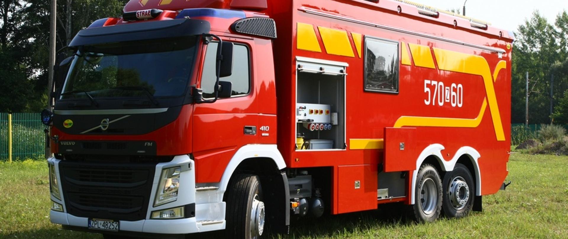 Zdjęcie przedstawia nowy samochód