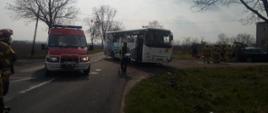 Wypadek autobusu z samochodem osobowym w Lewinie Brzeskim