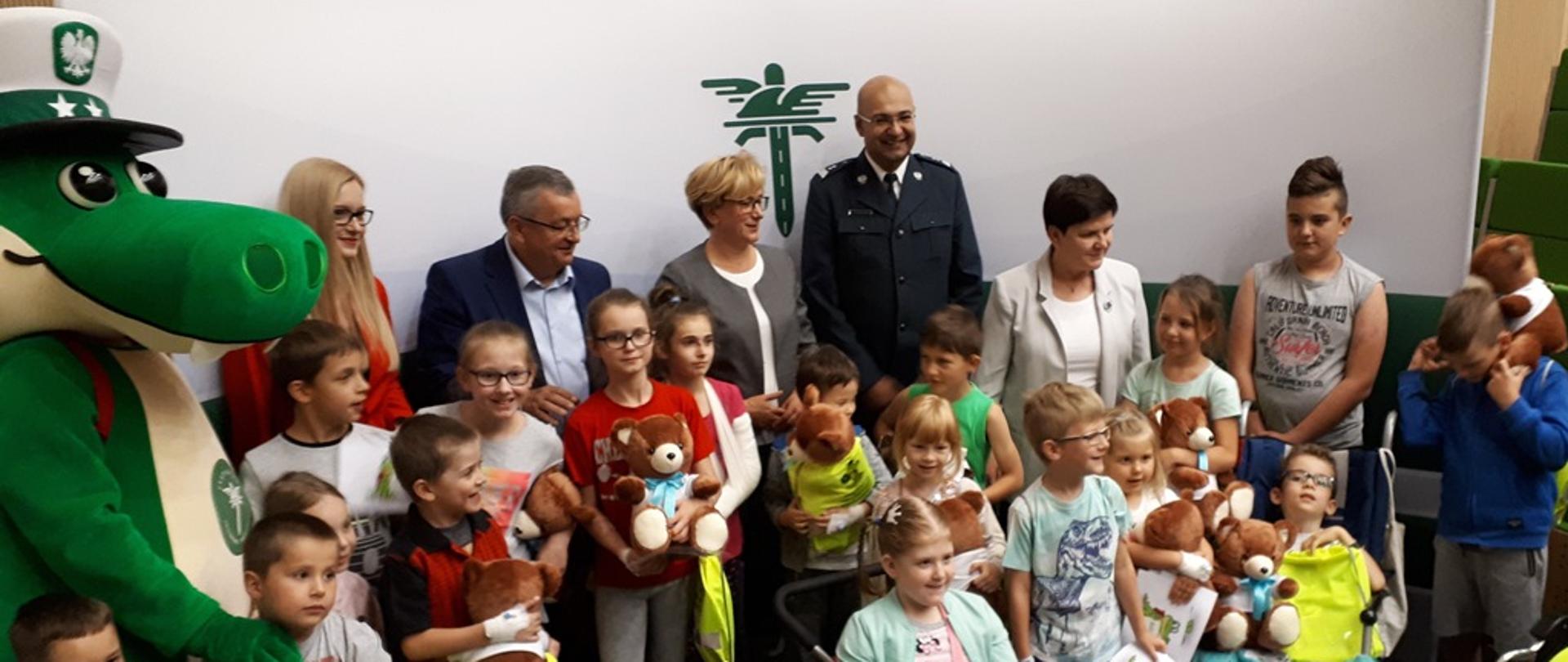 Minister A. Adamczyk wśród najmłodszych pacjentów