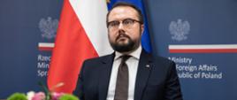 Wiceminister Jabłoński podczas spotkania ministerialnego