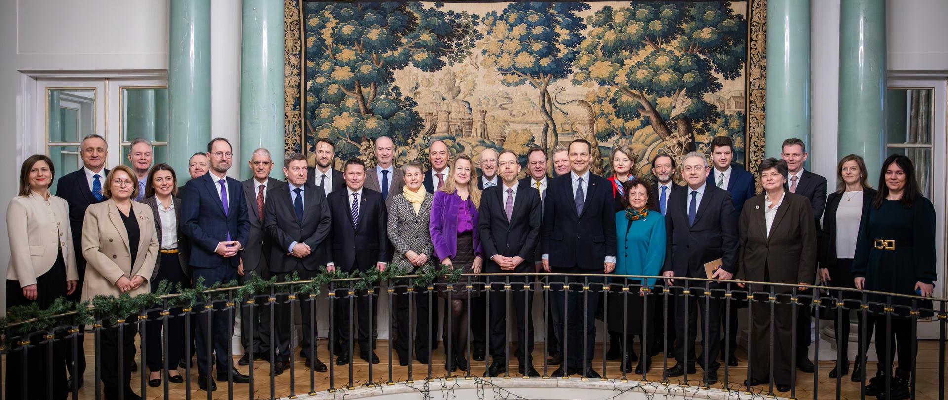 Minister Radosław Sikorski wziął udział w spotkaniu z ambasadorami państw UE w ramach belgijskiej prezydencji w Radzie UE