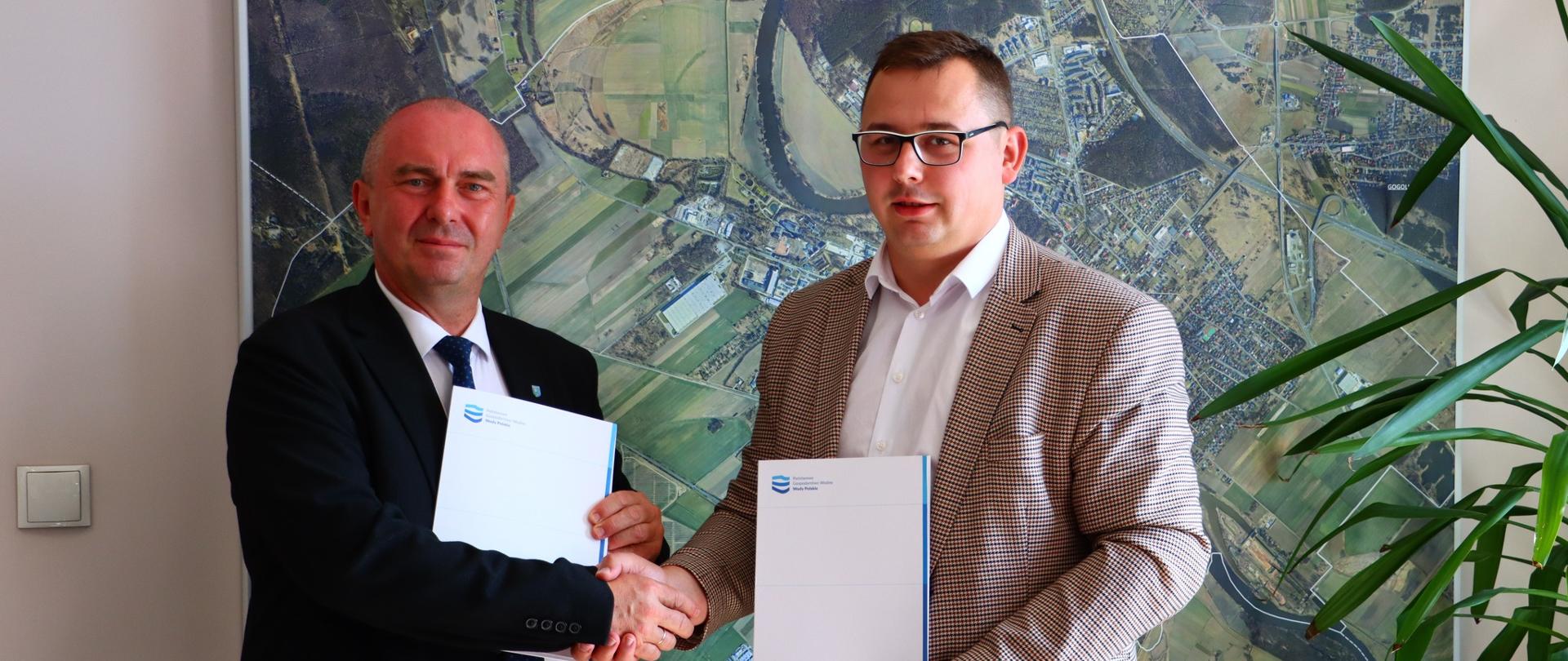 Ciek Swornica w miejscowości Żużela