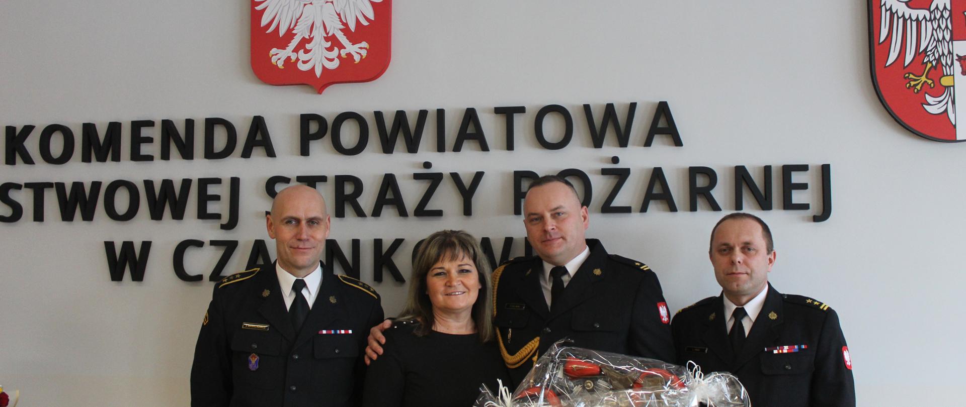 Komendant z kadrą dowódczą