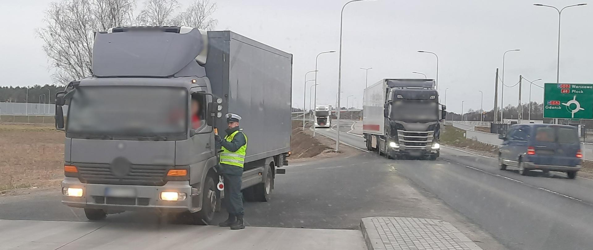 kontrola trzeźwości przez funkcjonariuszy mazowieckiej Inspekcji Transportu Drogowego.