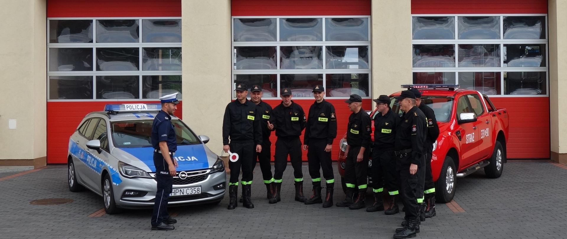 Na zdjęciu uczestnicy szkolenia z zasad bezpieczeństwa w ruchu drogowym