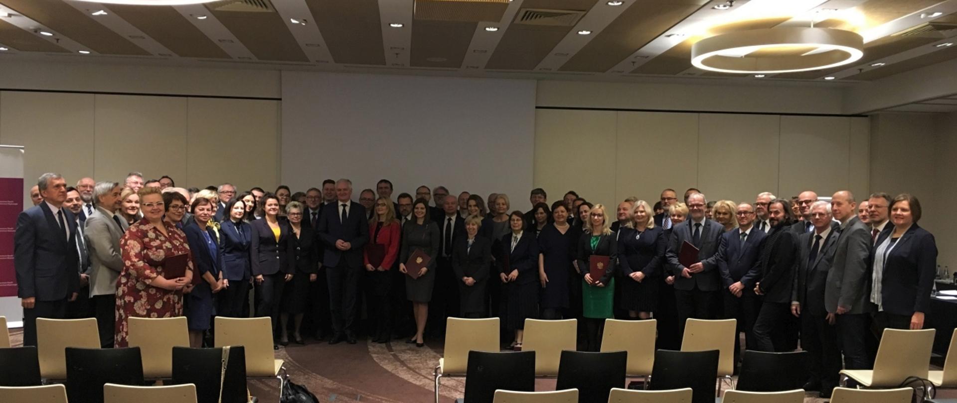 Zdjęcie zbiorowe członków Polskiej Komisji Akredytacyjnej