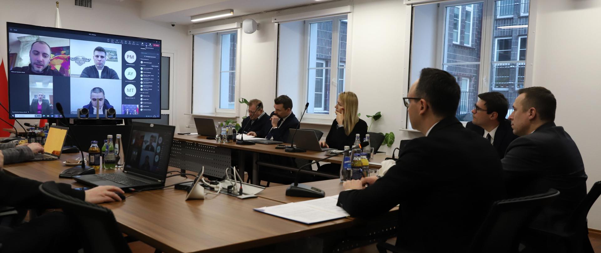 Minister infrastruktury Dariusz Klimczak w trakcie wideokonferencji