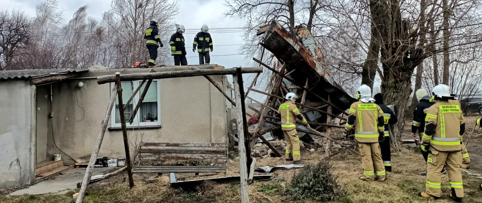 Strażacy w walce ze skutkami silnego wiatru 19 i 20 lutego 2022 r.