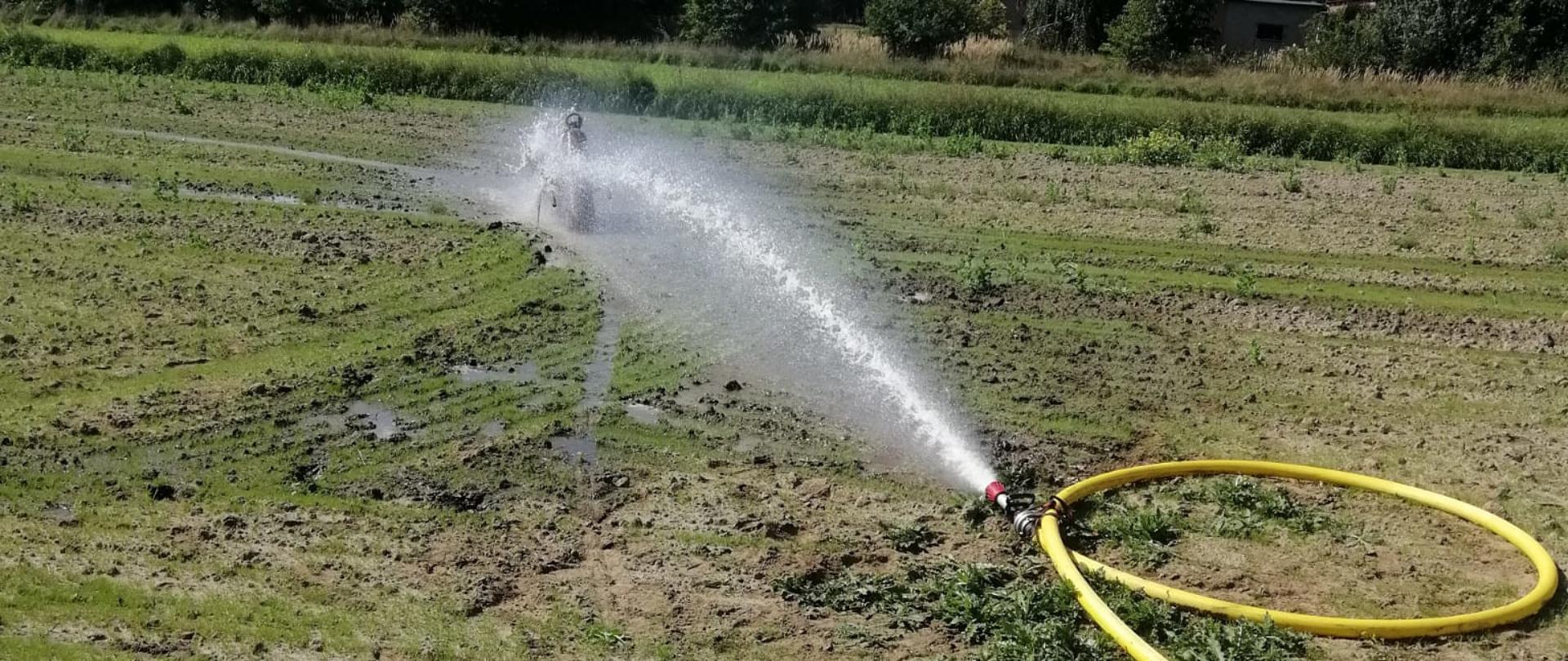 widoczne stanowisko do schładzania butli a acetylenem.