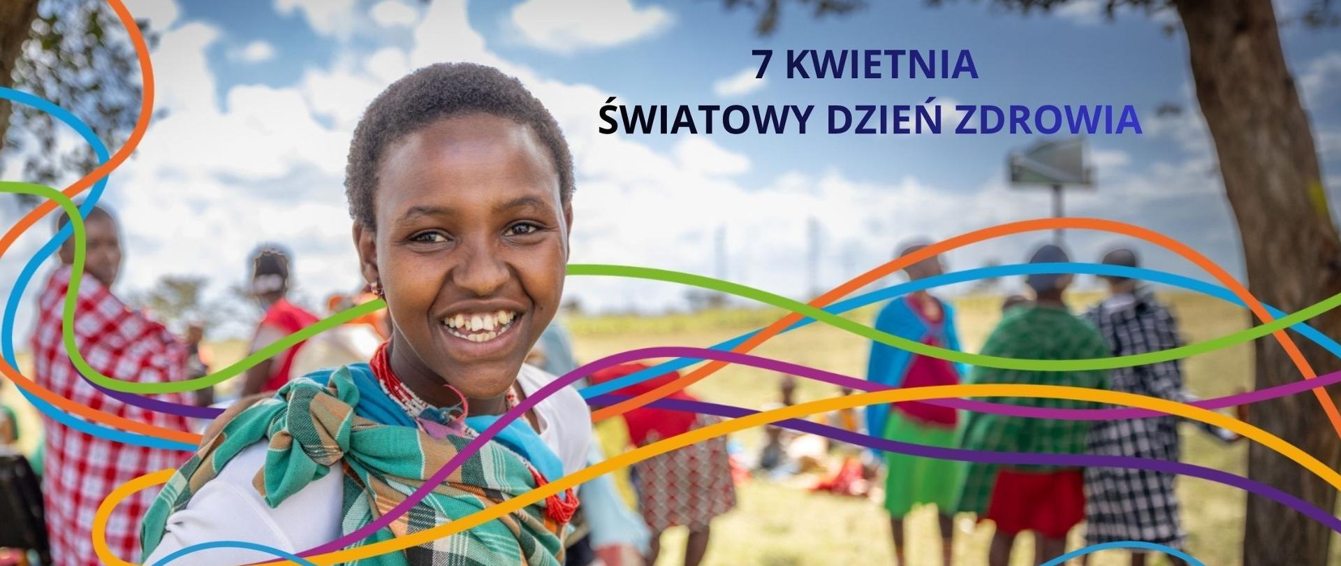 Uśmiechająca się osoba na pierwszym planie na tle grupy ludzi stojących na trawie; na grafice widoczne kolorowe wstęgi i tekst o Światowym Dniu Zdrowia.