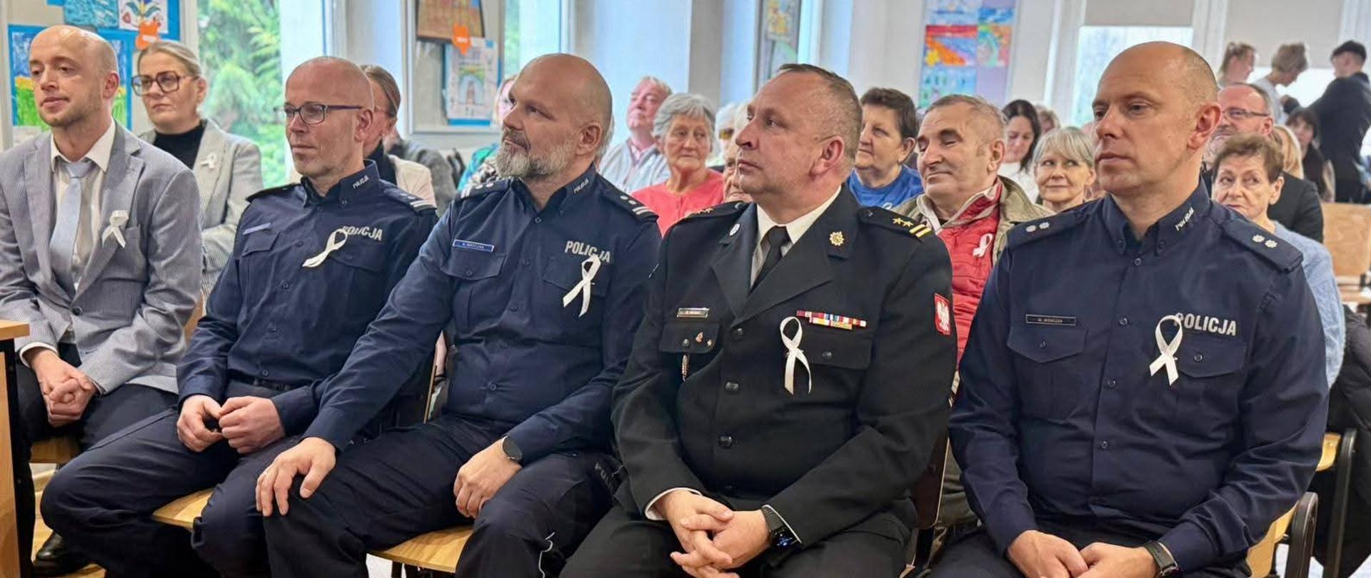 W pierwszym rzędzie siedzi Komendant Powiatowy PSP w Pucku bryg. Wojciech Wanat oraz kierownictwo Komendy Powiatowej Policji w Pucku. 