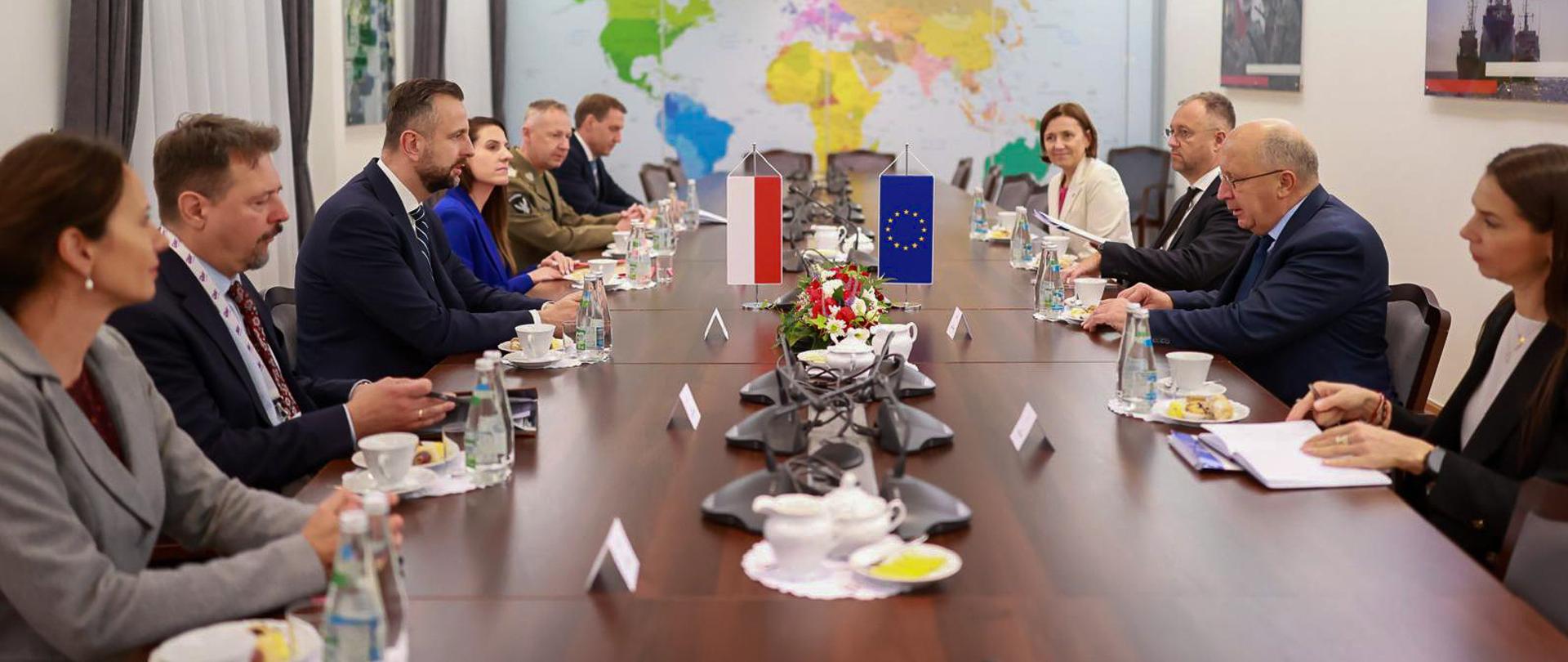 29 września 2025 r. w Warszawie, Władysław Kosiniak-Kamysz wicepremier - minister obrony narodowej spotkał się z Andriusem Kubiliusem unijnym komisarzem ds. obrony i przestrzeni kosmicznej. Fot. Krzysztof Niedziela/MON