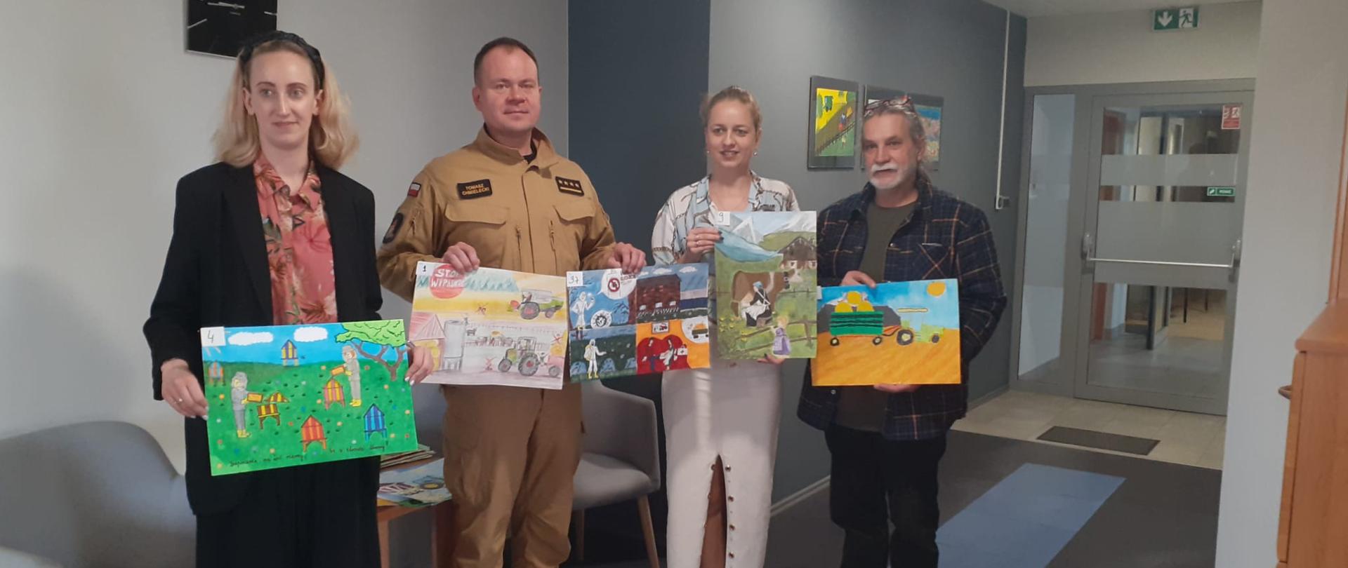 Komisja z wygranymi pracami