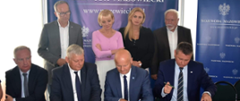 Podpisanie umów na reaktywacje połączeń autobusowych z samorządami regionu radomskiego. W wydarzeniu uczestniczyli m.in. Poseł na Sejm RP Marek Suski, Poseł na Sejm RP Anna Kwiecień, Wicewojewoda Mazowiecki Artur Standowicz.