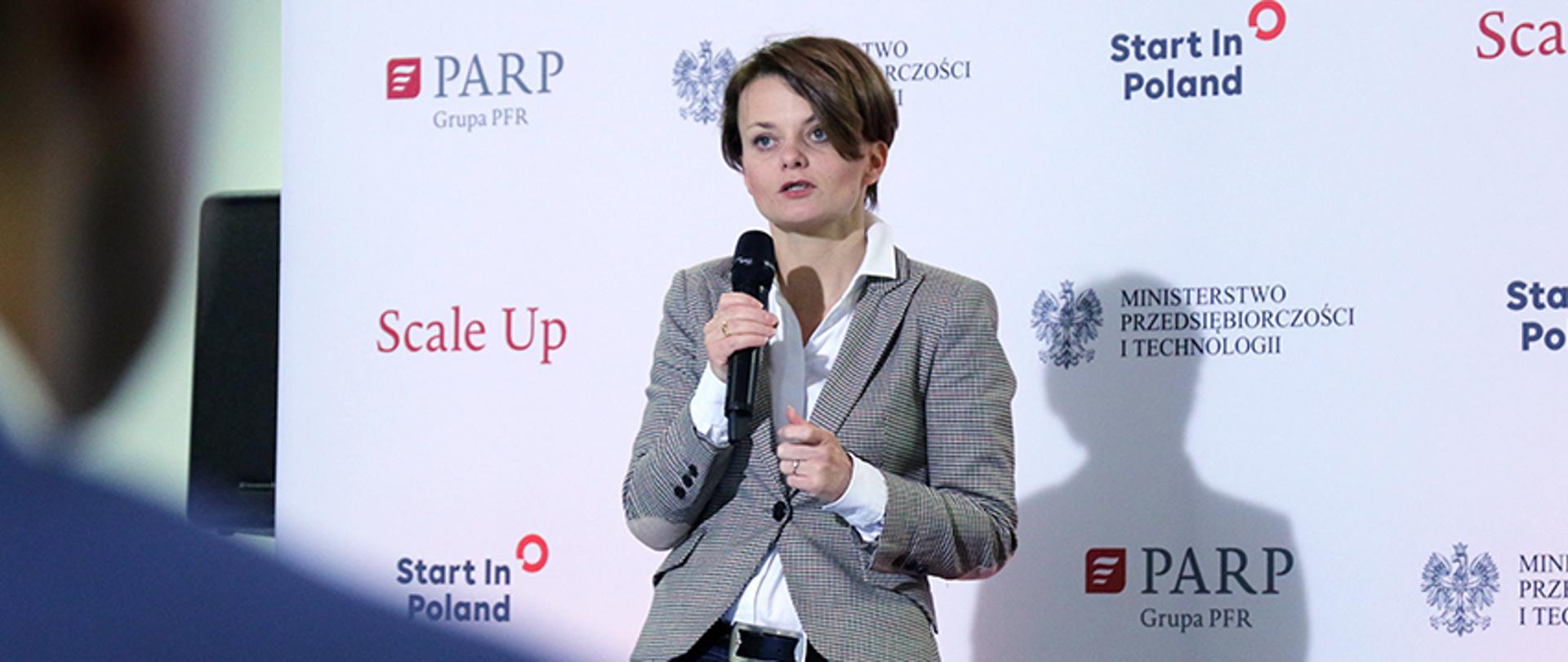Minister Jadwiga Emilewicz wyjaśnia potrzebę wspierania polskich innowacyjnych firm